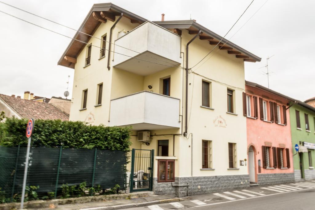 Bed And Breakfast Linate Peschiera Borromeo Eksteriør billede